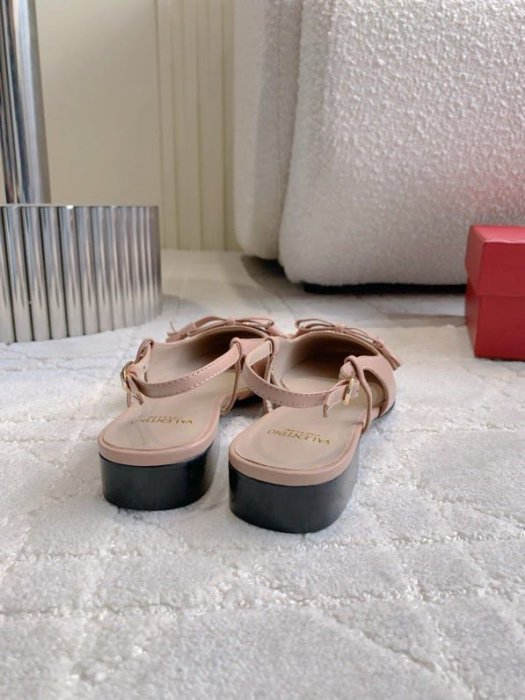 Sandals фото 9