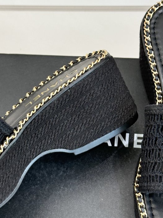 Шлепанцы женские фото 6