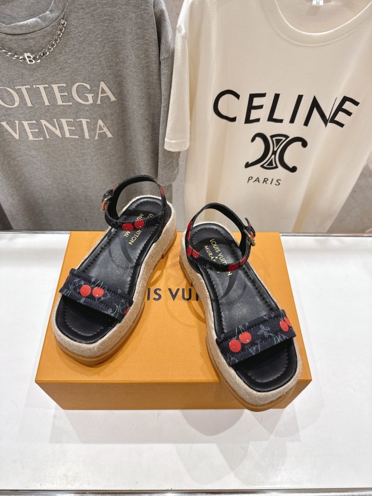 Сандалии женские фото 2