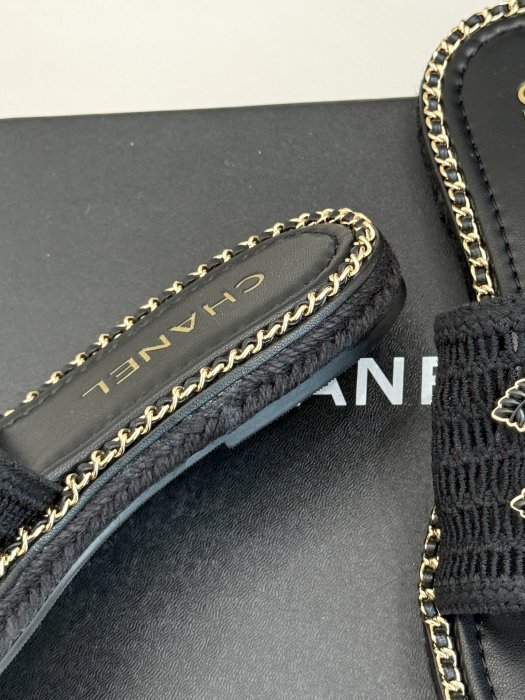 Шлепанцы женские фото 6