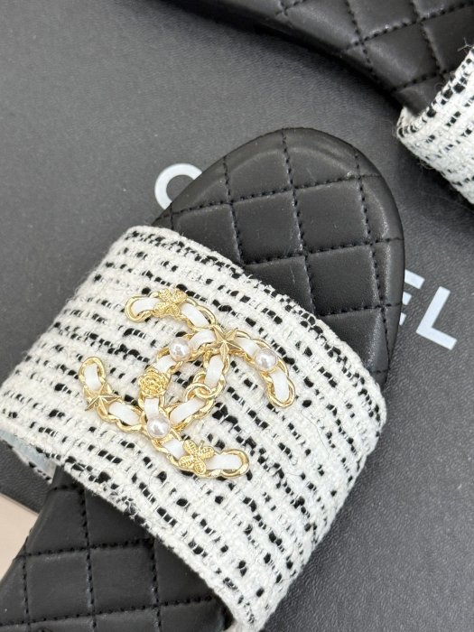 Шлепанцы женские фото 7