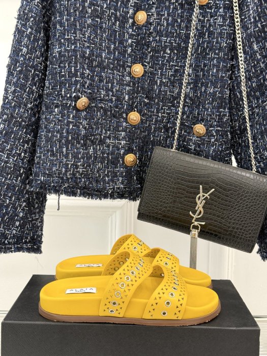 Шльопанці жіночі