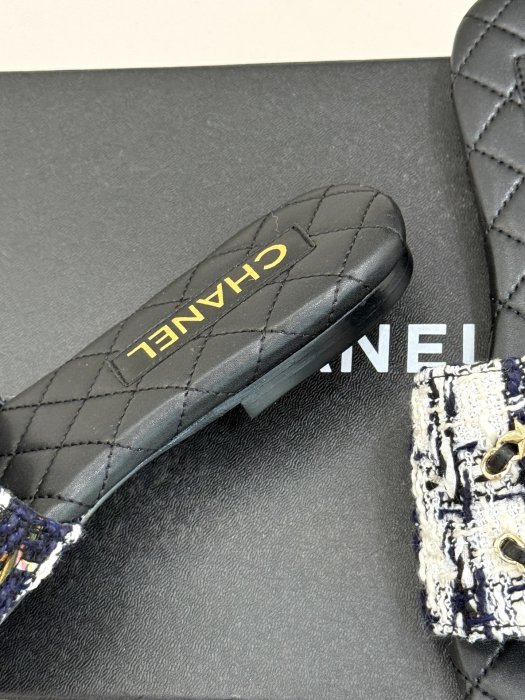 Шлепанцы женские фото 6