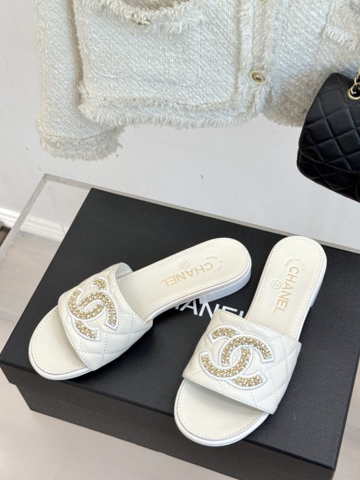 Шлепанцы женские фото 2