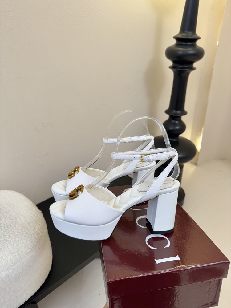 Босоніжки фото 5