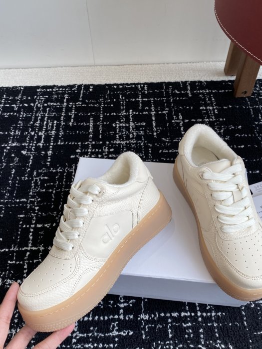 Кроссовки женские фото 7