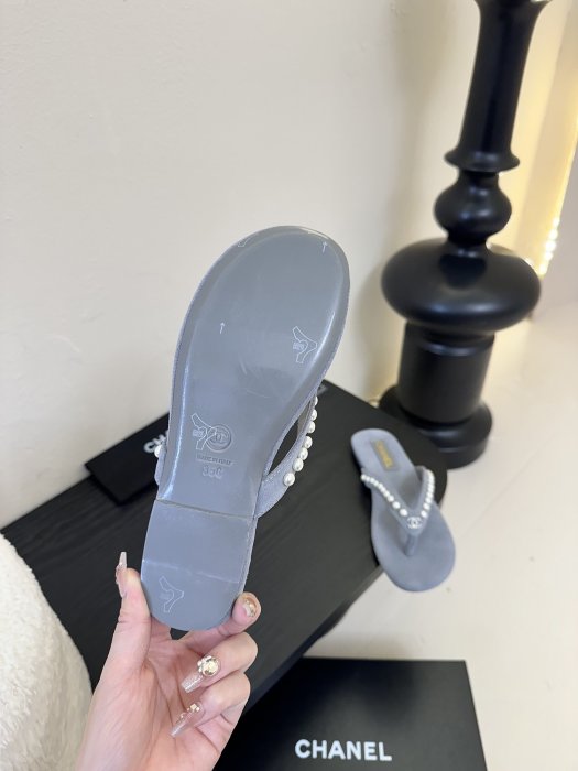 Шлепанцы женские фото 6