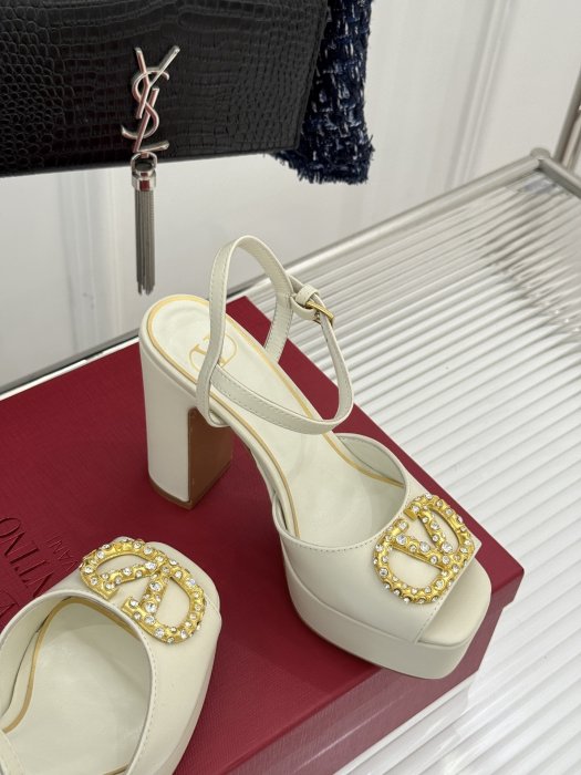 Босоножки фото 5