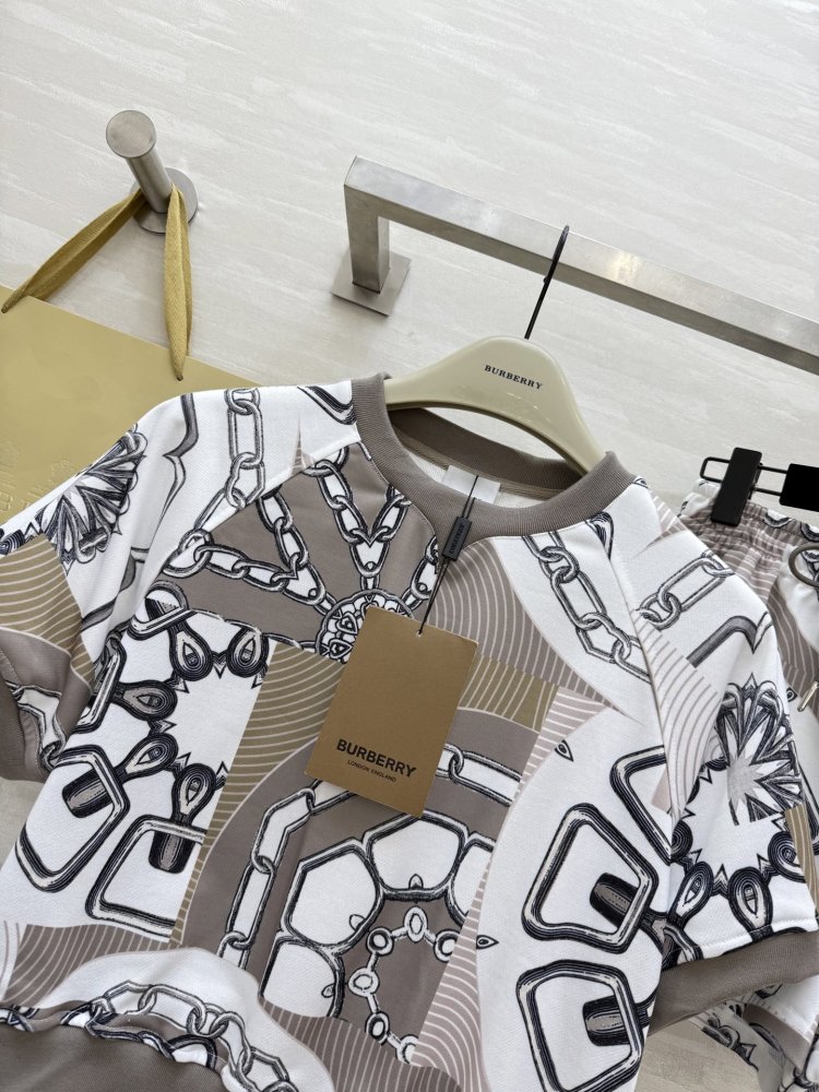 Костюм женский фото 4