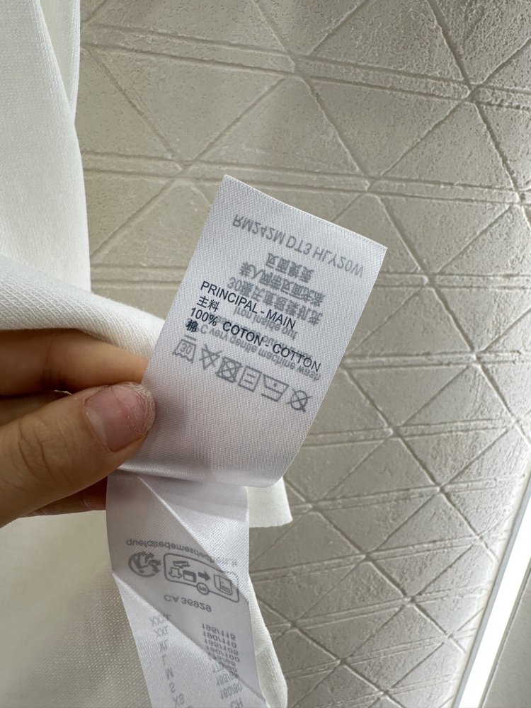 Футболка жіноча фото 9