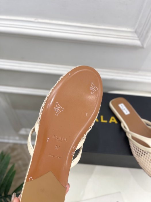 Шлепанцы женские фото 9