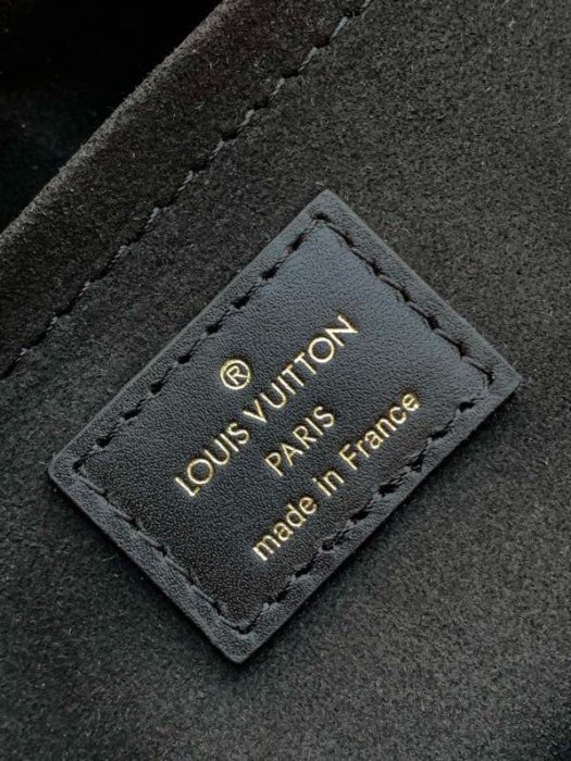 Сумка кожаная OnTheGo East West 25 см фото 9