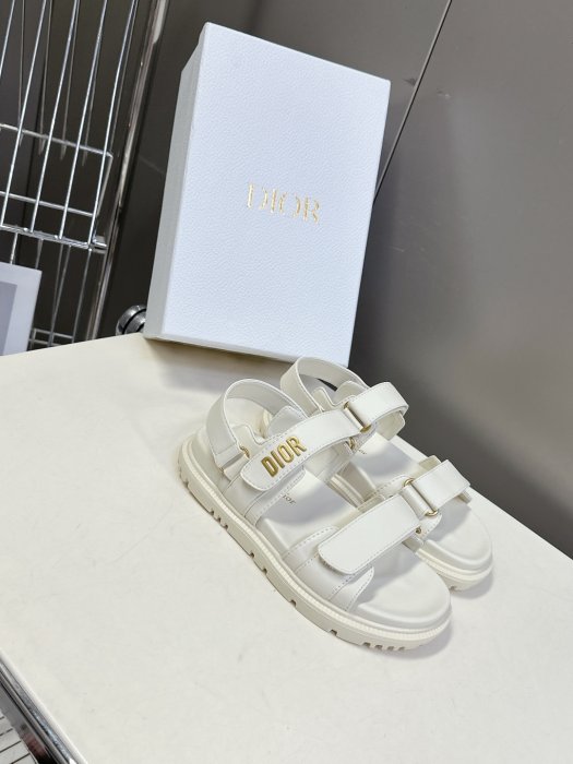 Сандалі жіночі фото 2