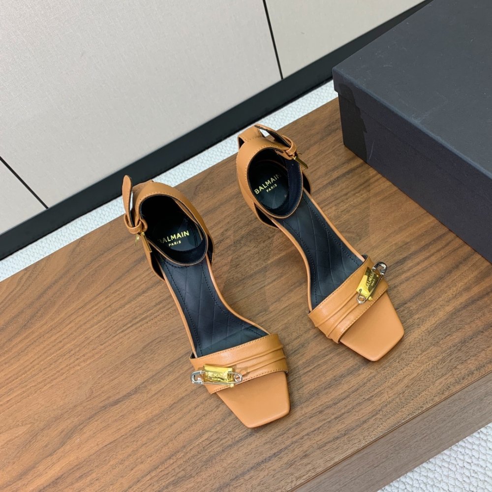 Босоножки фото 4