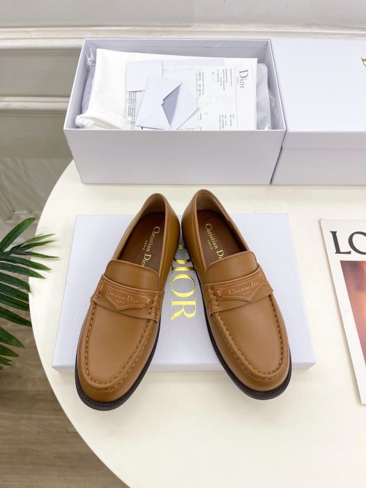 Лоферы женские