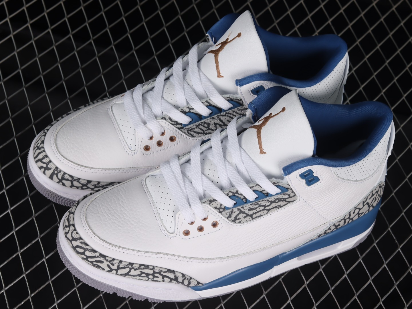 Кроссовки Air Jordan Retro AJ3 CT8532-148 фото 7