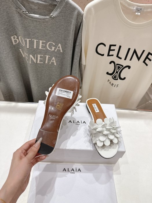 Шлепанцы женские фото 9