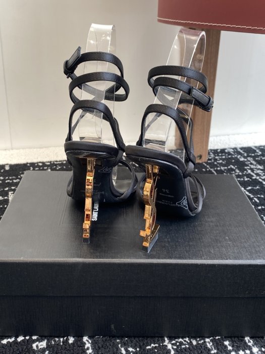 Босоножки фото 8