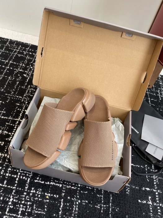 Шлепанцы женские фото 5