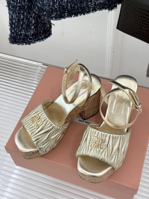 Босоножки фото 2