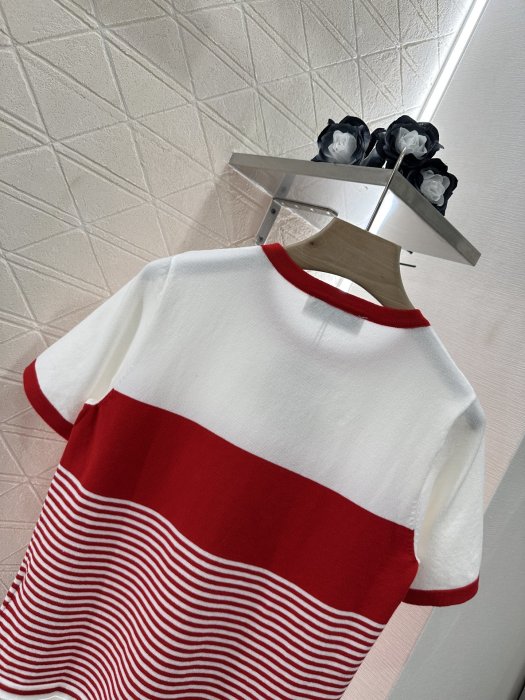 T-shirt women's фото 4