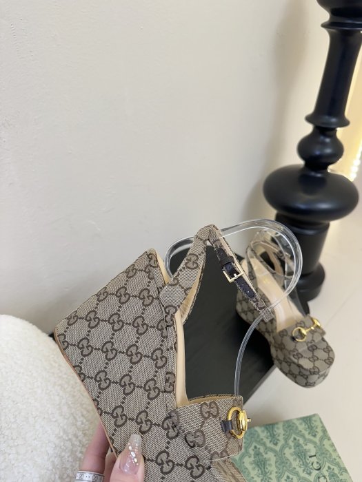 Босоножки фото 8