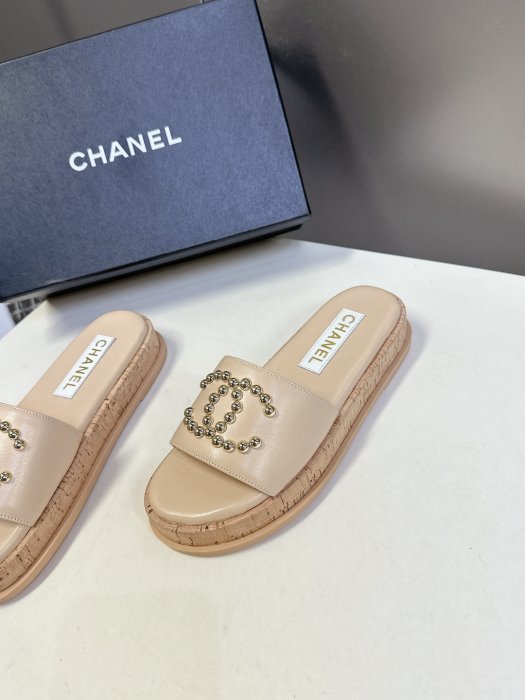 Шлепанцы женские фото 3