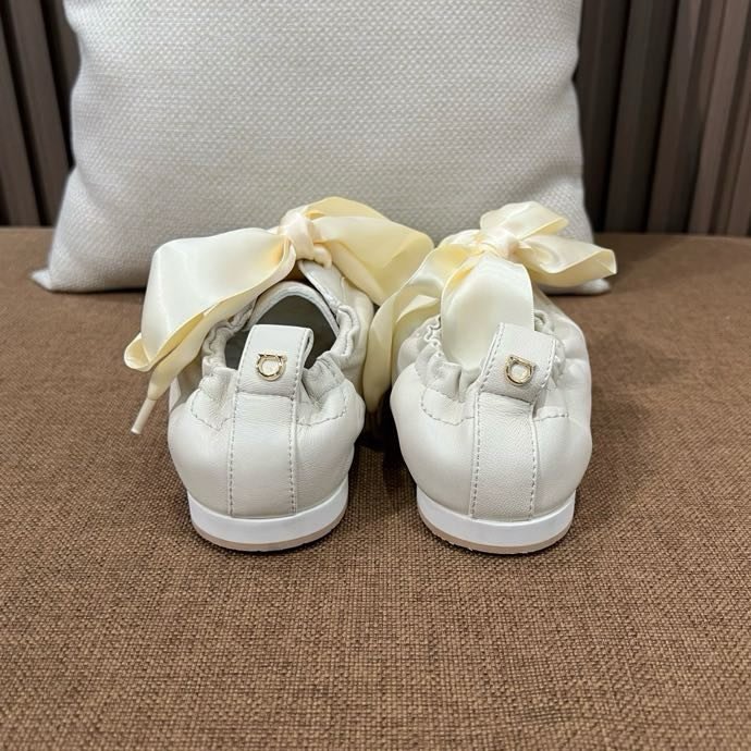 Кросівки жіночі фото 8