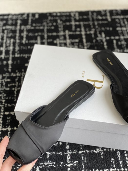 Шлепанцы женские фото 7