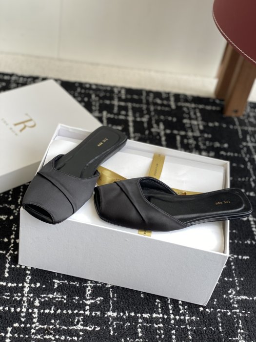 Шлепанцы женские фото 3