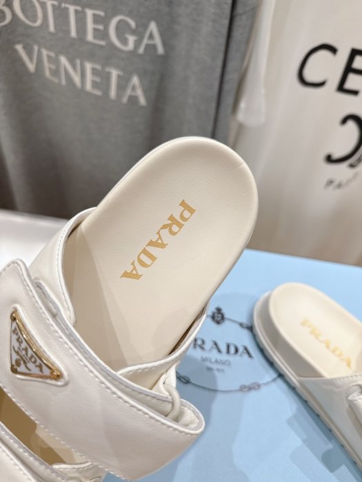 Шлепанцы женские фото 6