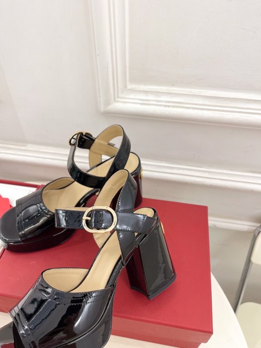 Босоножки фото 7