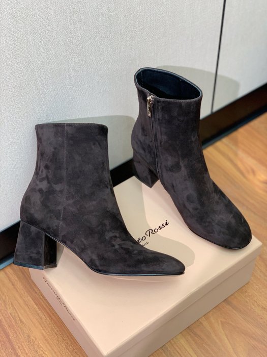 Boots women's