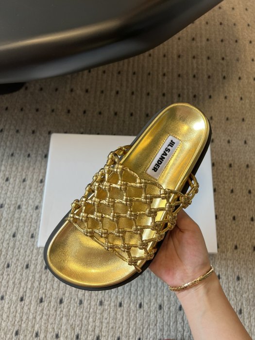 Шльопанці жіночі фото 9