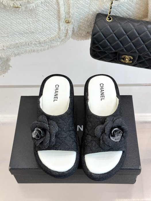 Шлепанцы женские фото 4