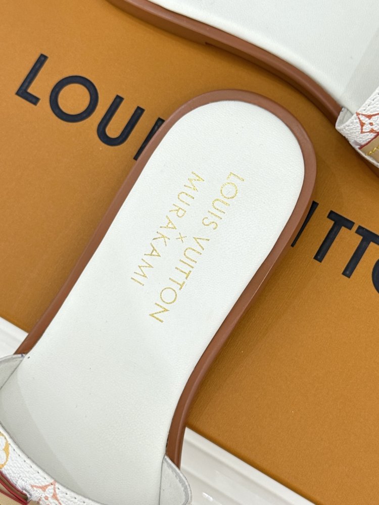 Шлепанцы женские фото 8