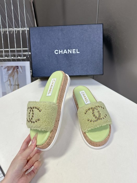 Шлепанцы женские фото 4