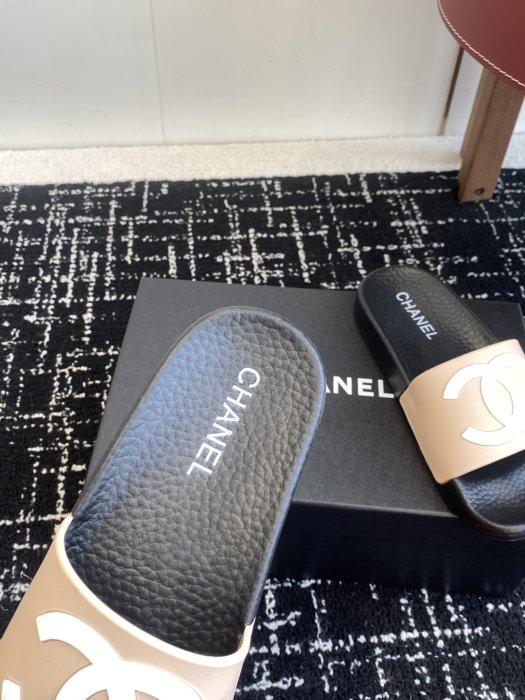 Шлепанцы женские фото 8