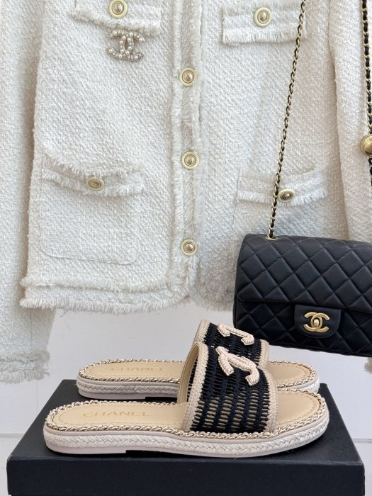 Шлепанцы женские