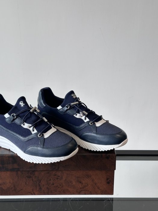 Кросівки фото 8