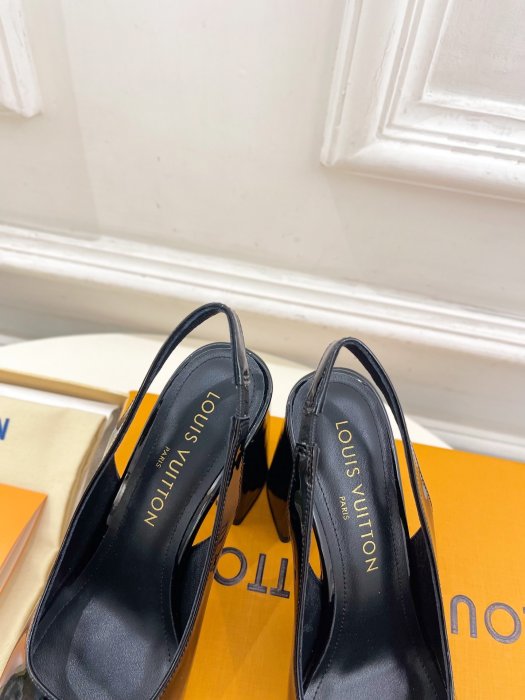 Босоножки фото 8