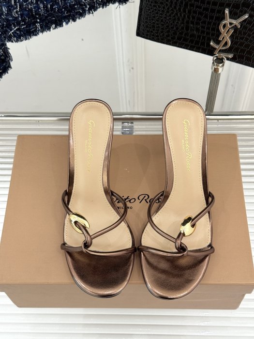 Sandals on stud фото 4