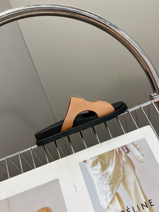 Шлепанцы женские фото 5