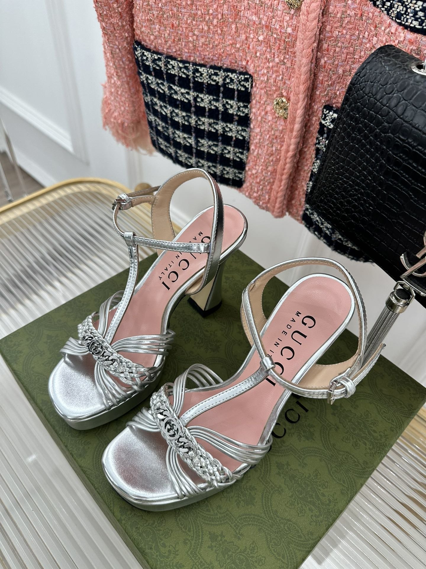 Sandals on thick heel and platform фото 4