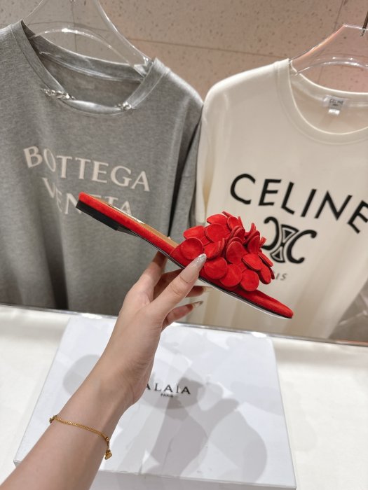 Шлепанцы женские фото 5