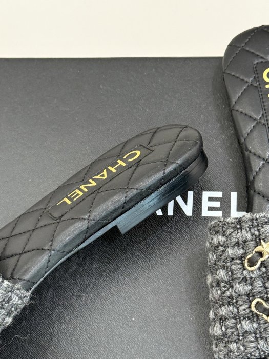 Шлепанцы женские фото 6