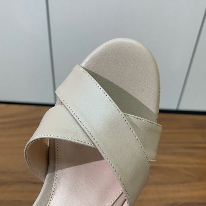 Босоножки фото 6