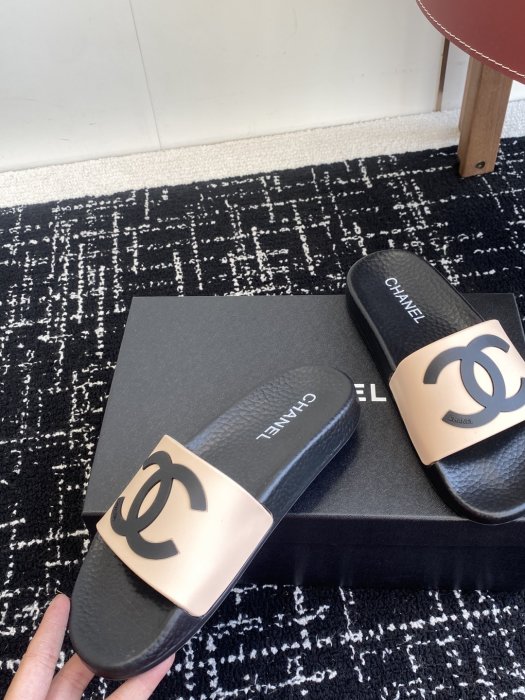 Шлепанцы женские фото 7