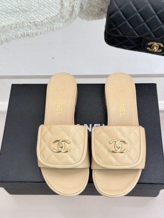 Шлепанцы фото 4