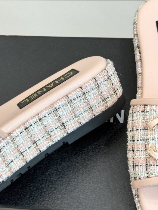 Шлепанцы женские фото 6